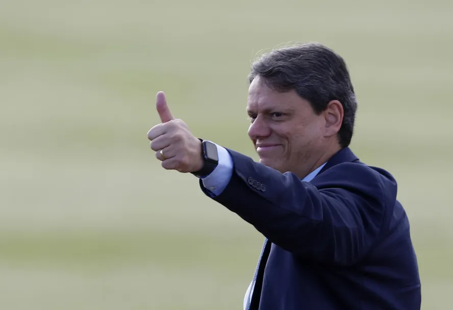 Olhar crítico sobre política e responsabilidade